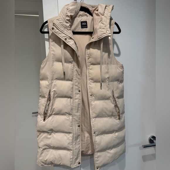 Zara Jackets & Blazers - Zara Women's Beige Puffer Vest